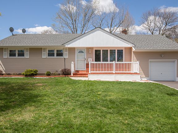 2nd image of 3 Cedartree Ln