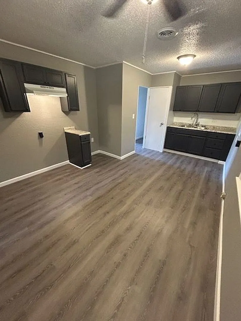 For Lease — Photo 3