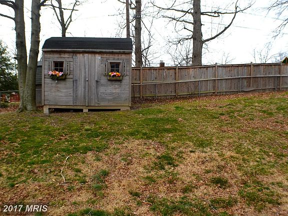 Fenced Yard w/Nice Size Shed
