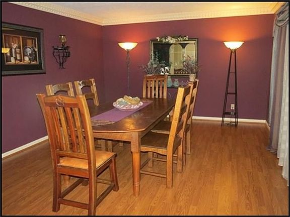FORMAL DINING ROOM WITH WOOD FLOORS AND CROWN MOLDING AND RECENT INTERIOR PAINT.