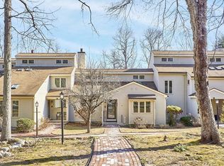 82 Parkhurst Dr, Westford, MA 01886