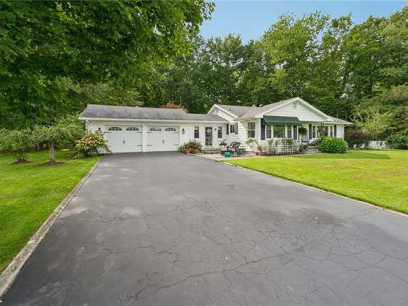 8696 Hopkins Rd, Batavia, NY 14020