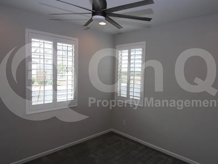 275 E Honeysuckle Pl — Photo 16