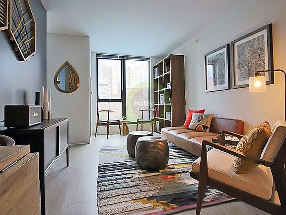 4th image of 744 N Wells St #1213