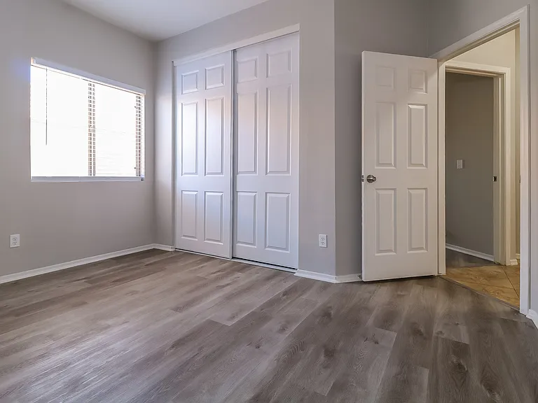 11823 W Roanoke Ave — Photo 9