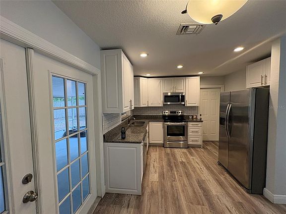 5th image of 5825 Lullaby Ln
