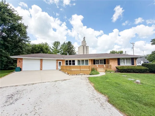 4 E 1st St, Hume, IL 61932