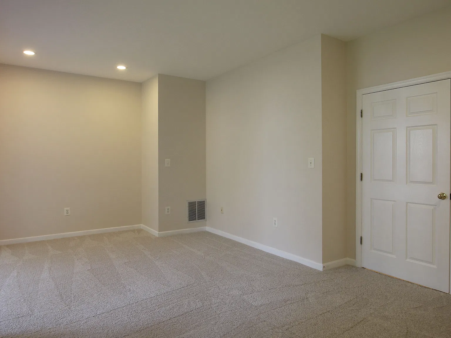3 bed, 3.5 bath, 2428 sqft, $2,995 — Photo 3