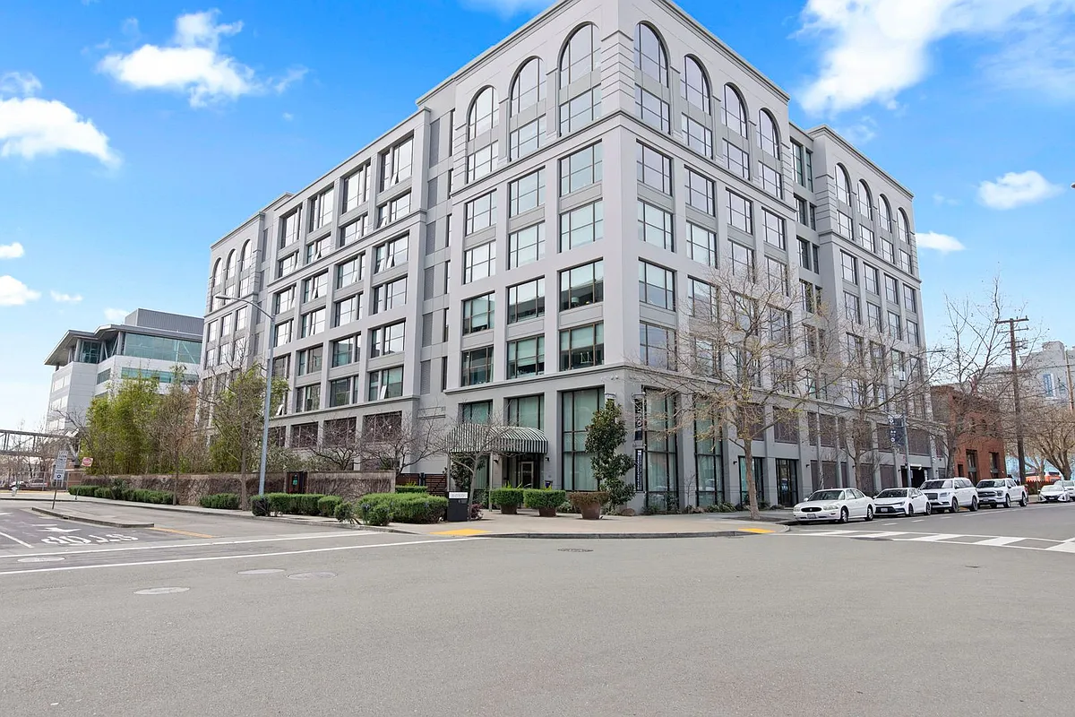 Building Photo - 311 2nd St #311