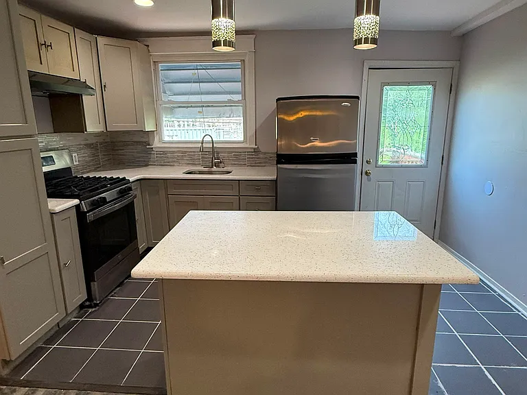 7215 Guilford Rd — Photo 6