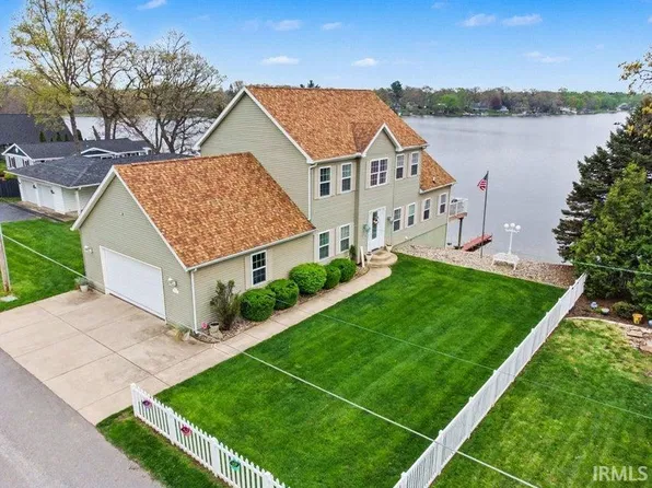 107 Lakeview Dr, Walkerton, IN 46574