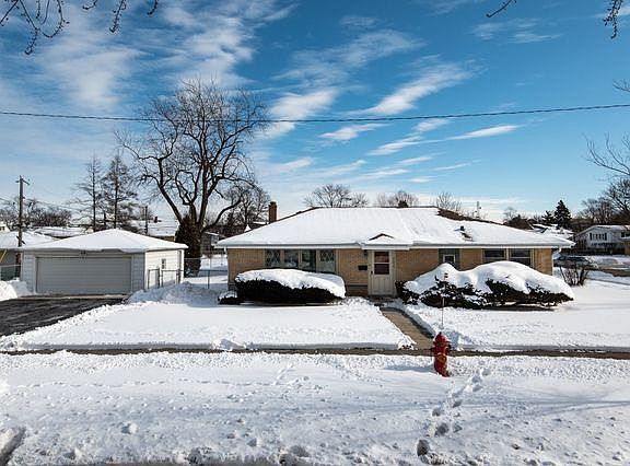 2nd image of 2054 Fox Ln