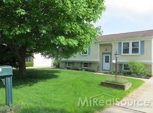 692 Bolinger St, Rochester Hills, MI 48307