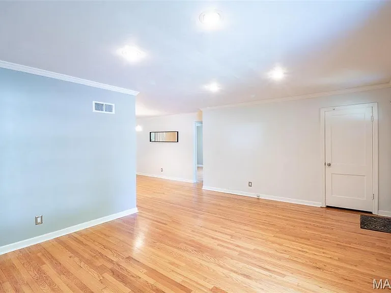330 Calvert Ave — Photo 5