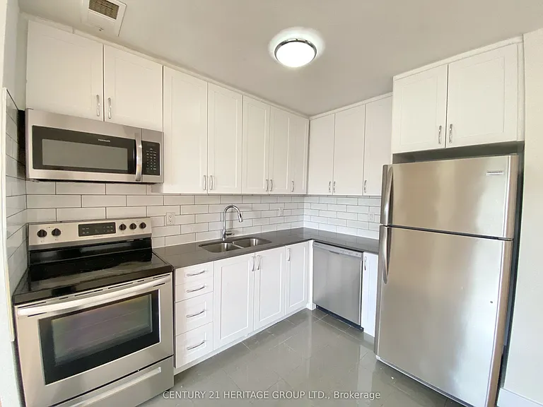 10 Garfella Dr #401 — Photo 3