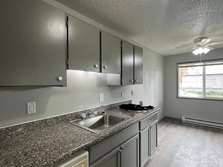 Executive East — Photo 29