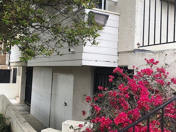 2nd image of 6326 Hazeltine Ave APT 4