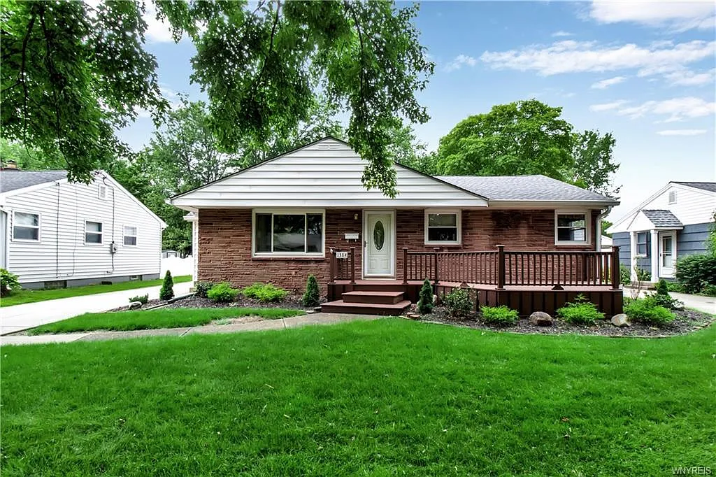 1384 Master St photo 1