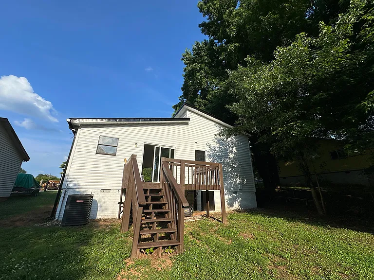 2120 Pinetree Dr #2 — Photo 13