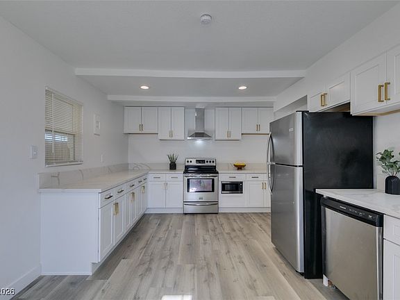 5th image of 1120 Norman Ave