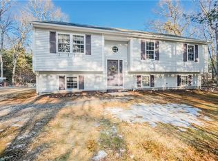 264C Narrow Ln, Charlestown, RI 02813