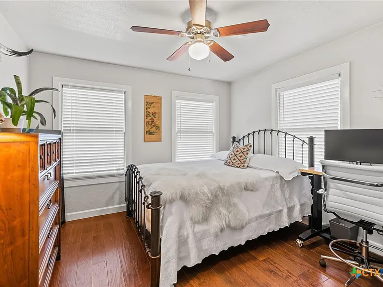 1113 W Oltorf St — Photo 13