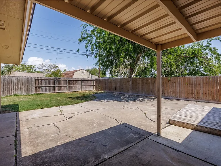 207 Blanco Dr — Photo 37