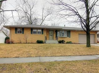 319 Sherwood Dr, Crown Point, IN 46307