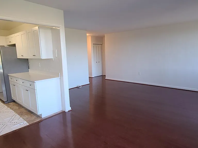 10401 Grosvenor Pl #518 — Photo 11