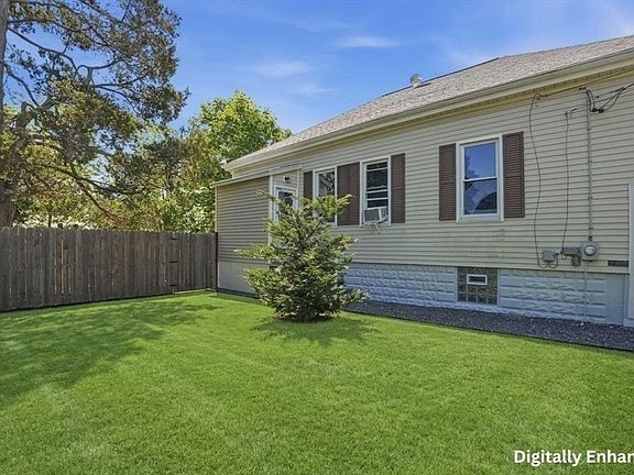 3rd image of 30 Buttonwood Rd