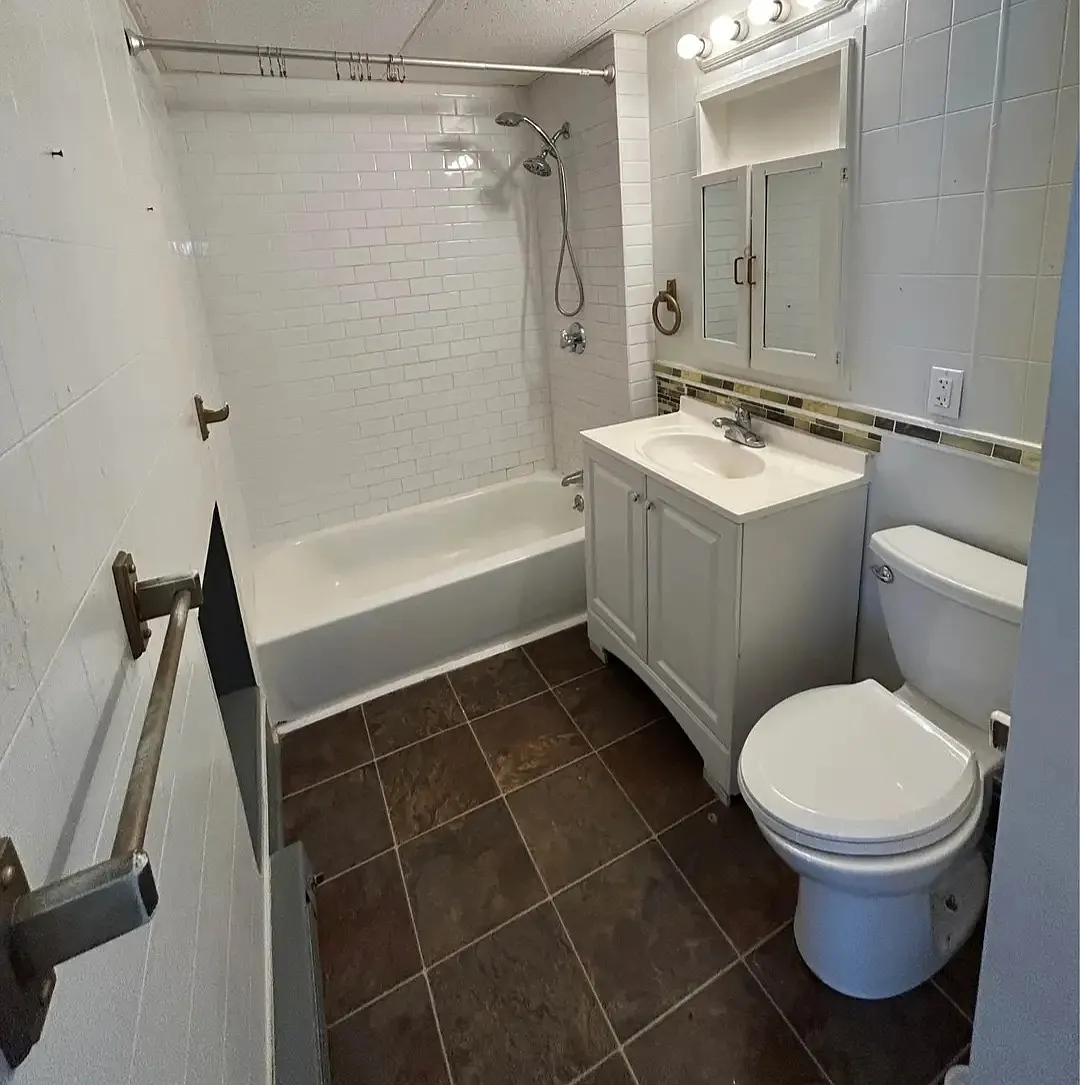 3 bed, 1000 sqft, $1,830 — Photo 3