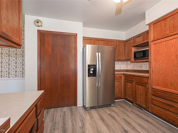 3rd image of 432 Whitman Blvd