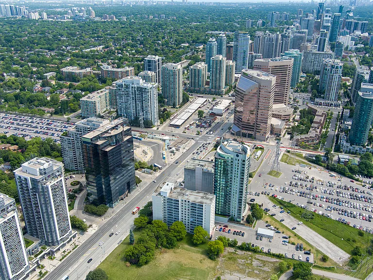 5754 Yonge St — Photo 7
