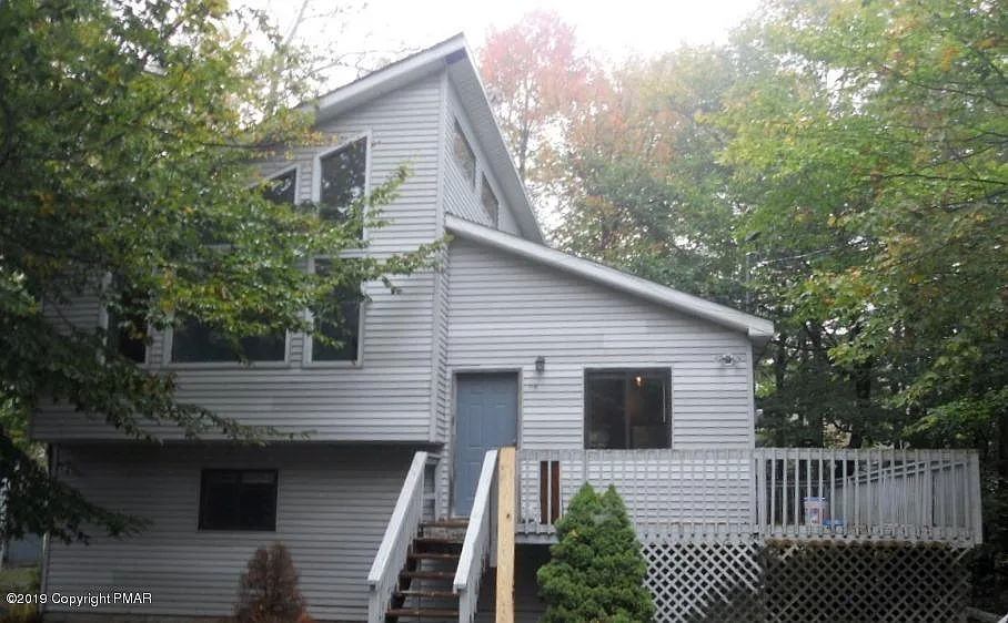 5411 Ridgefield Dr photo 1