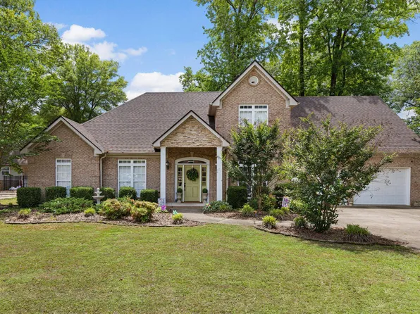 1702 Woodside Dr, Muscle Shoals, AL 35661