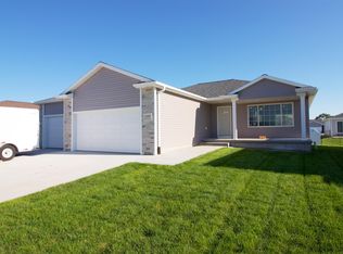 2207 E 37th St, Kearney, NE 68847