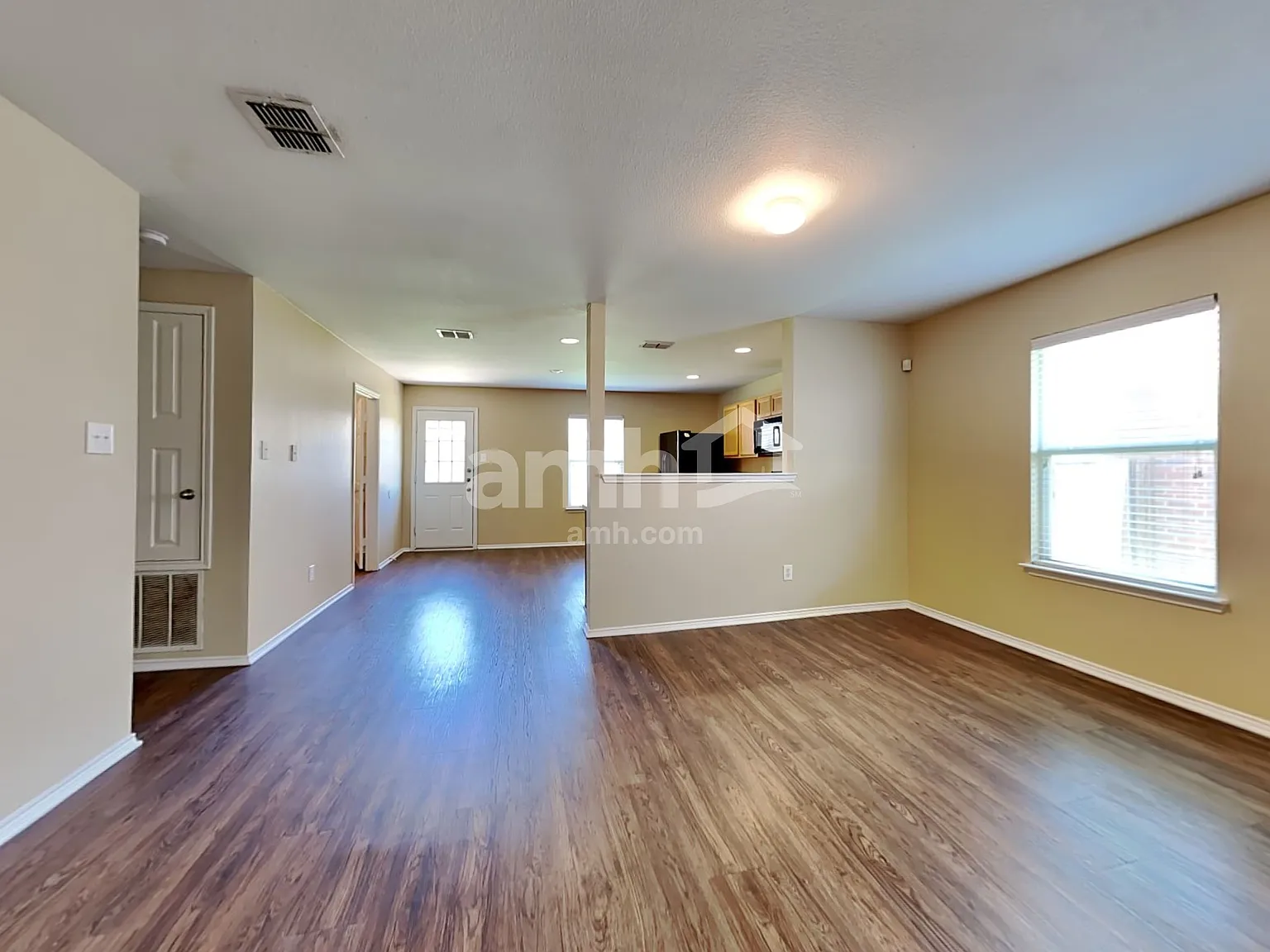 3 bed, 2.0 bath, 1710 sqft, $2,095 — Photo 4