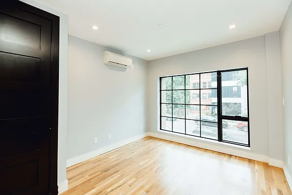 Rented by Nooklyn NYC LLC | media 21