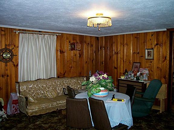 4th image of 4825 Trentman St