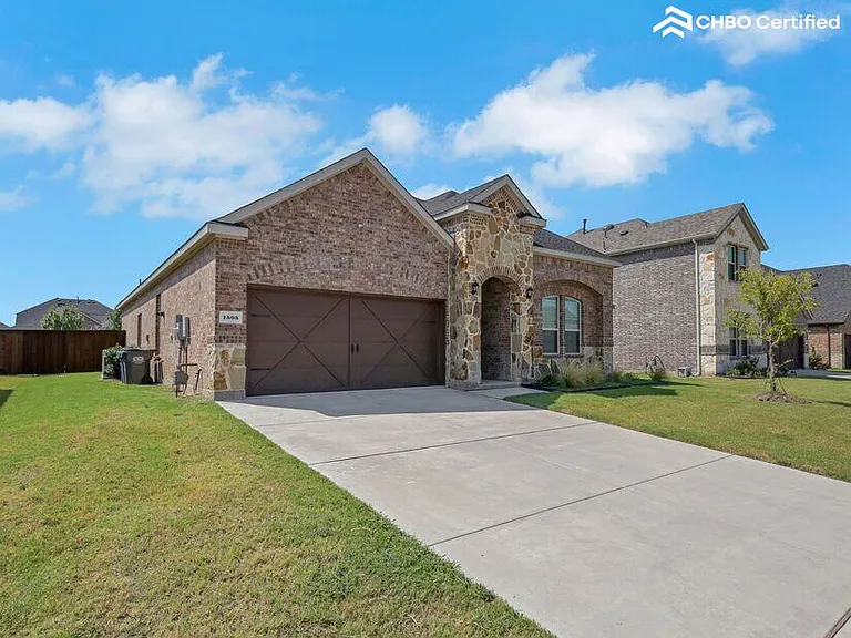 1505 Estivella Dr — Photo 5