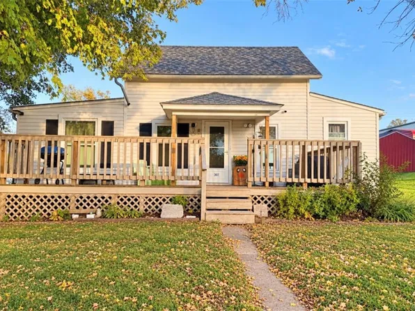 307 N 7th St, Hopkins, MO 64461