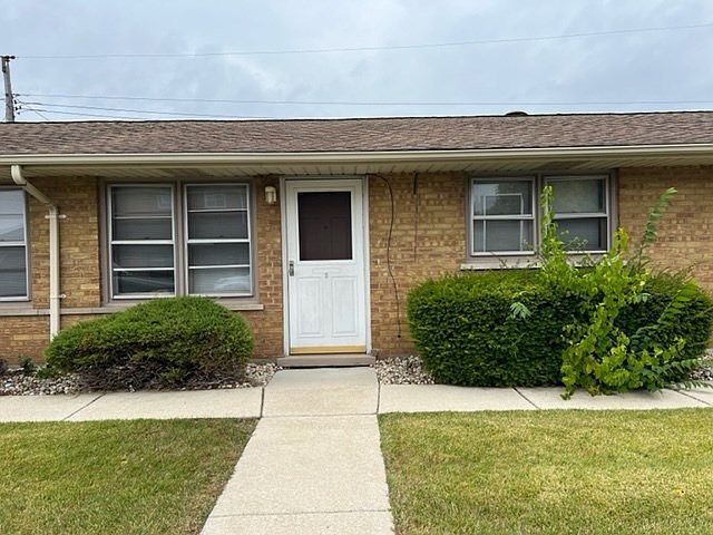 1st image of 16019 Laramie Ave #1
