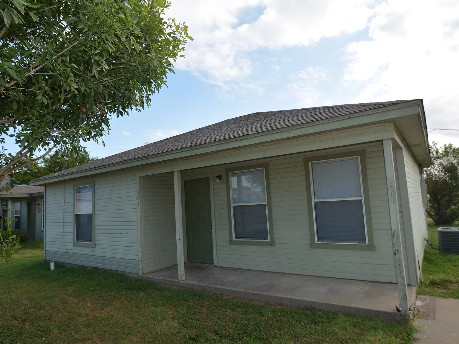 2 bed, 800 sqft, $995 — Photo 1