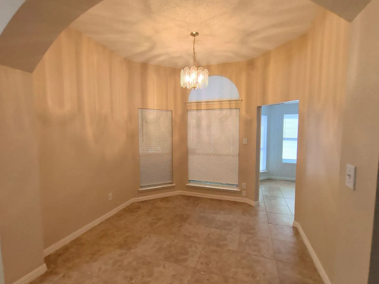 4819 Brady Ct Arlington, TX 76018 — Photo 4