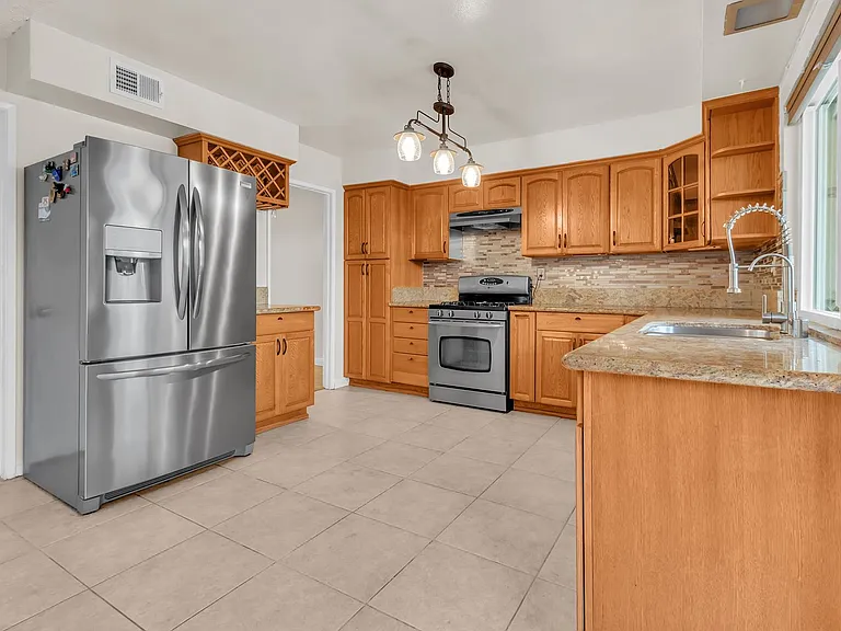 1428 Camelot Dr — Photo 18