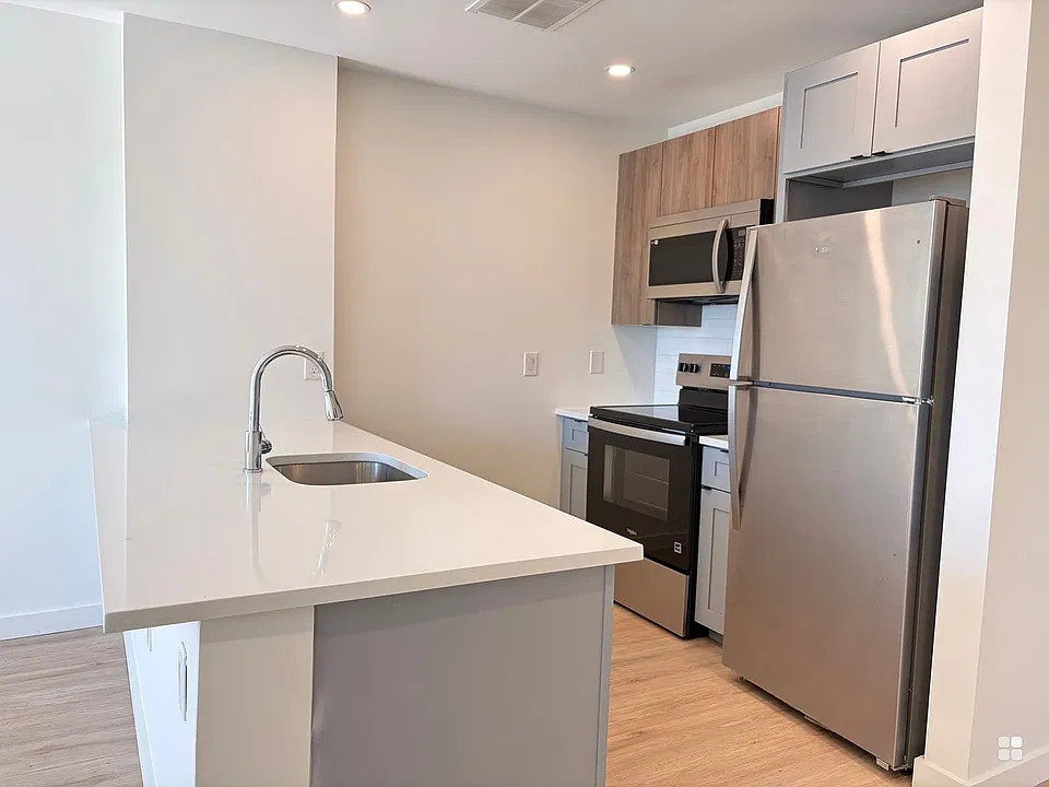 504 Market St #4E