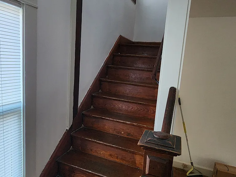 608 E 1st St — Photo 17