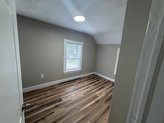 4th image of 157 W Howard St