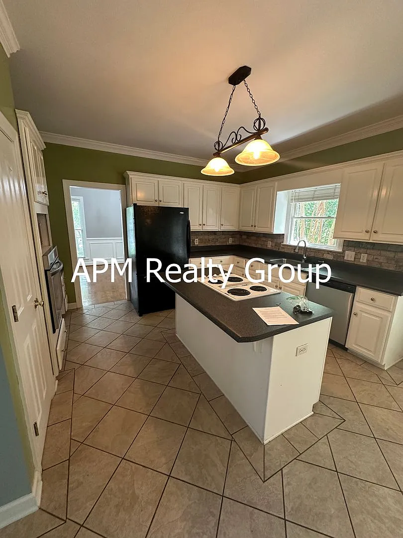 4 Bedroom Chapin Schools — Photo 3