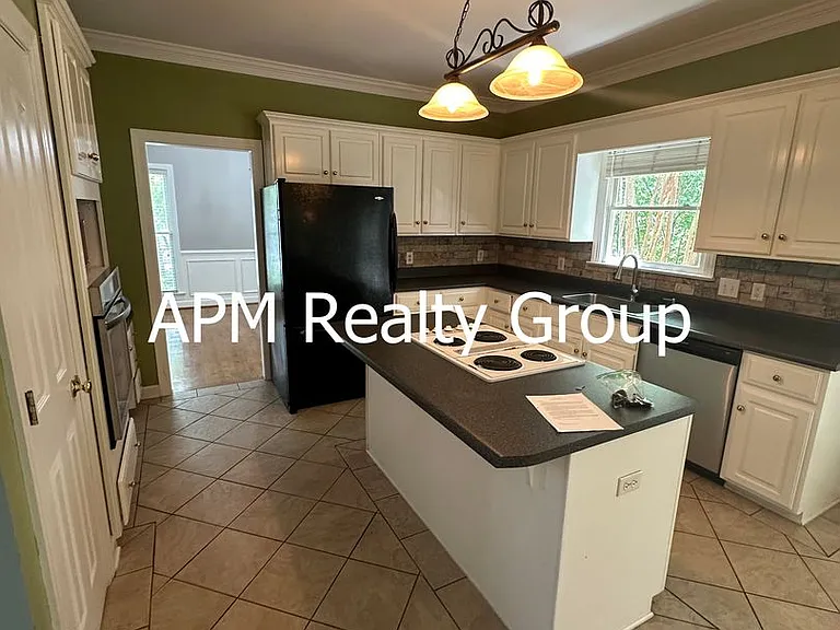 109 Rolling Creek Cir — Photo 3